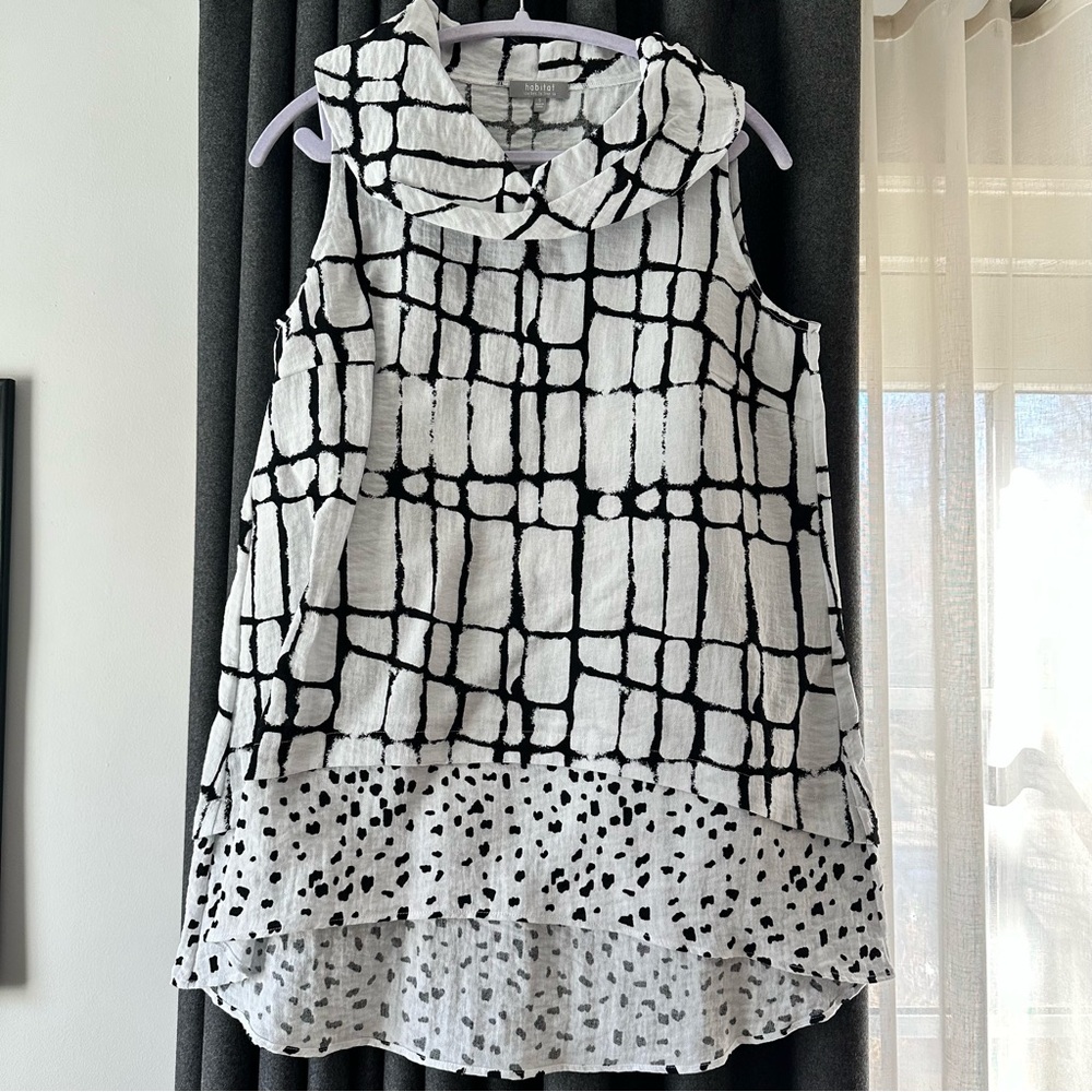Habitat Black and White Sleeveless Top Small